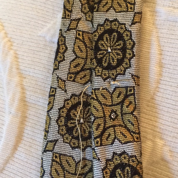 VINTAGE CHRISTIAN DIOR NECKTIE - Picture 8 of 8